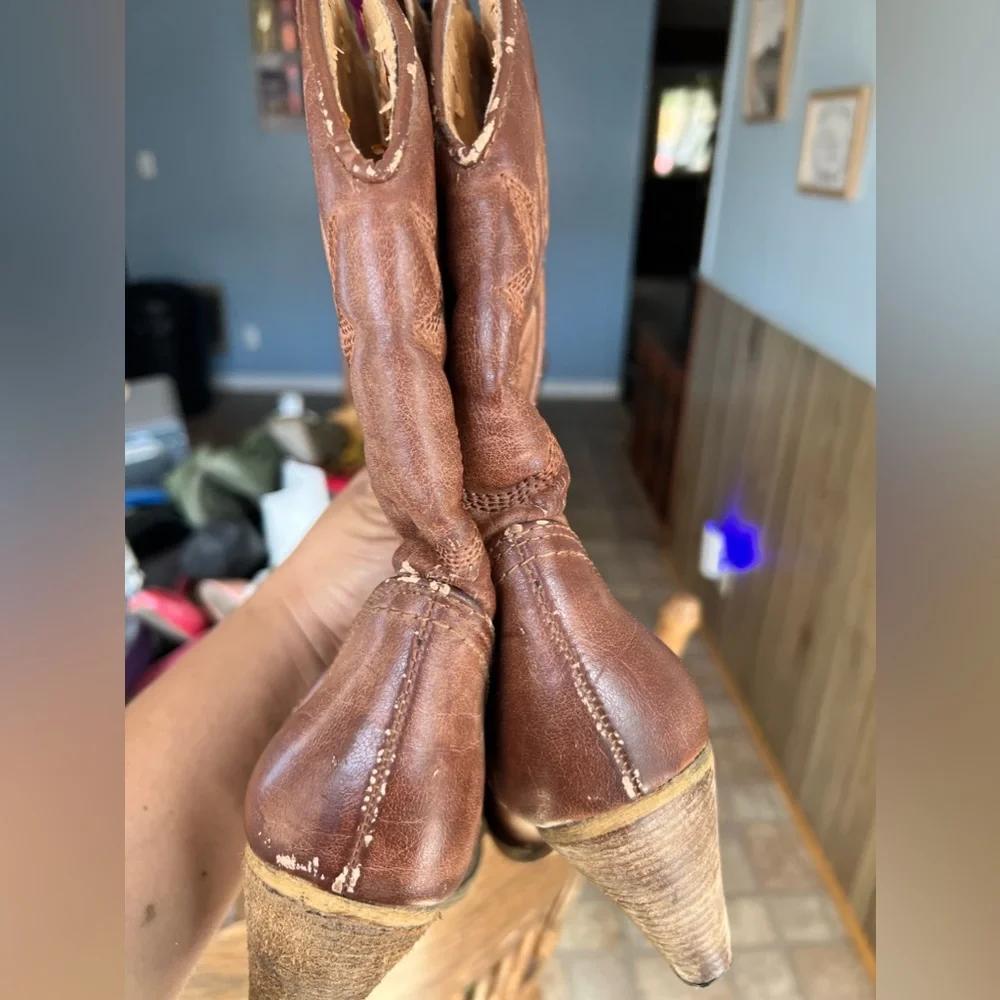 Very Volatile Boots - Picture 7 of 10
